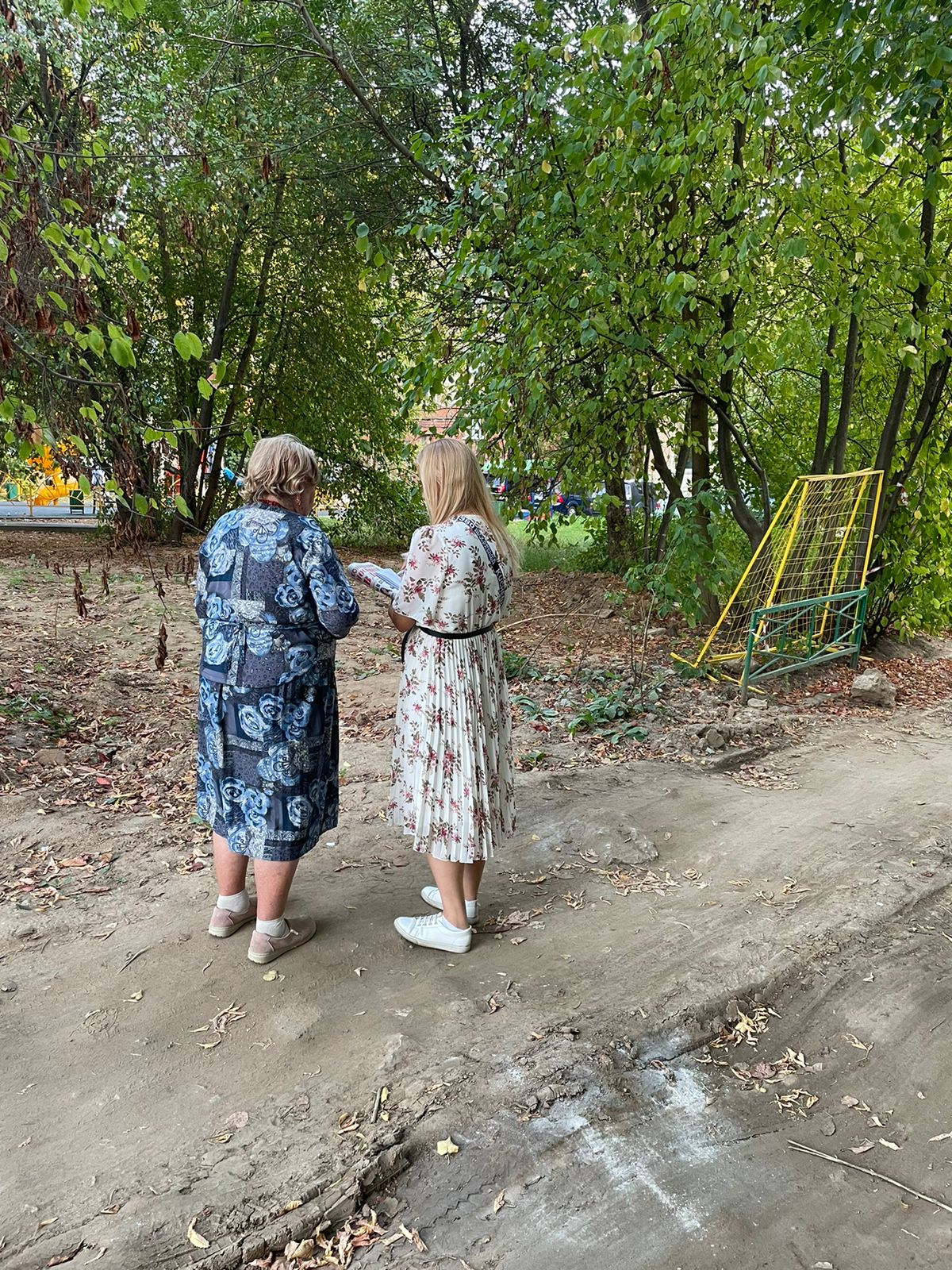28 августа прошла встреча кандидата в депутаты Совета депутатов г.о. Королёв от партии КПРФ по №4 избирательному округу Ушаковой Натальи с жителями города по ул. Кирова, д.1, 3, 5, 7