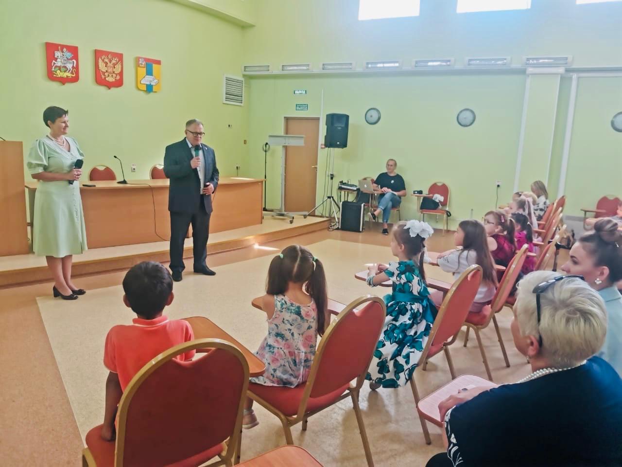 Руководитель фракции КПРФ в Мособлдуме Александр Наумов: Все мы родом из детства!