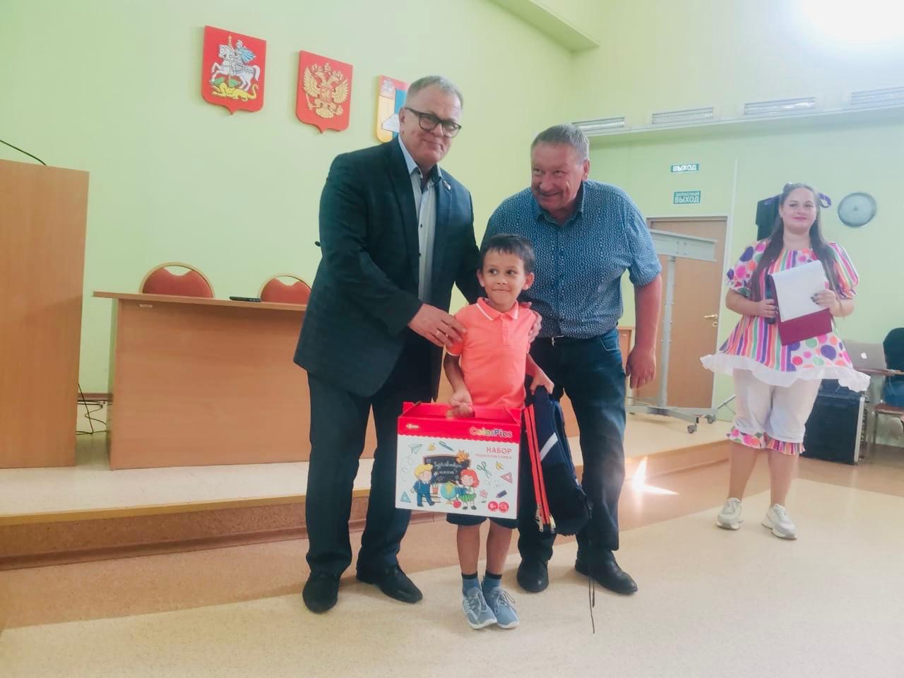 Руководитель фракции КПРФ в Мособлдуме Александр Наумов: Все мы родом из детства!