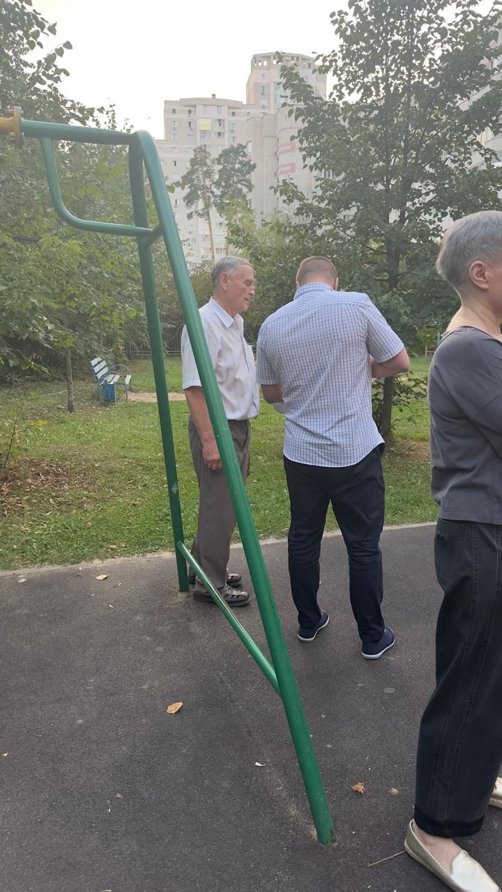 Встреча кандидата по 2 избирательному округу от КПРФ Антонова Алексея с жителями города Королёва в микрорайоне Болшево по улице Маяковкого у дома 6