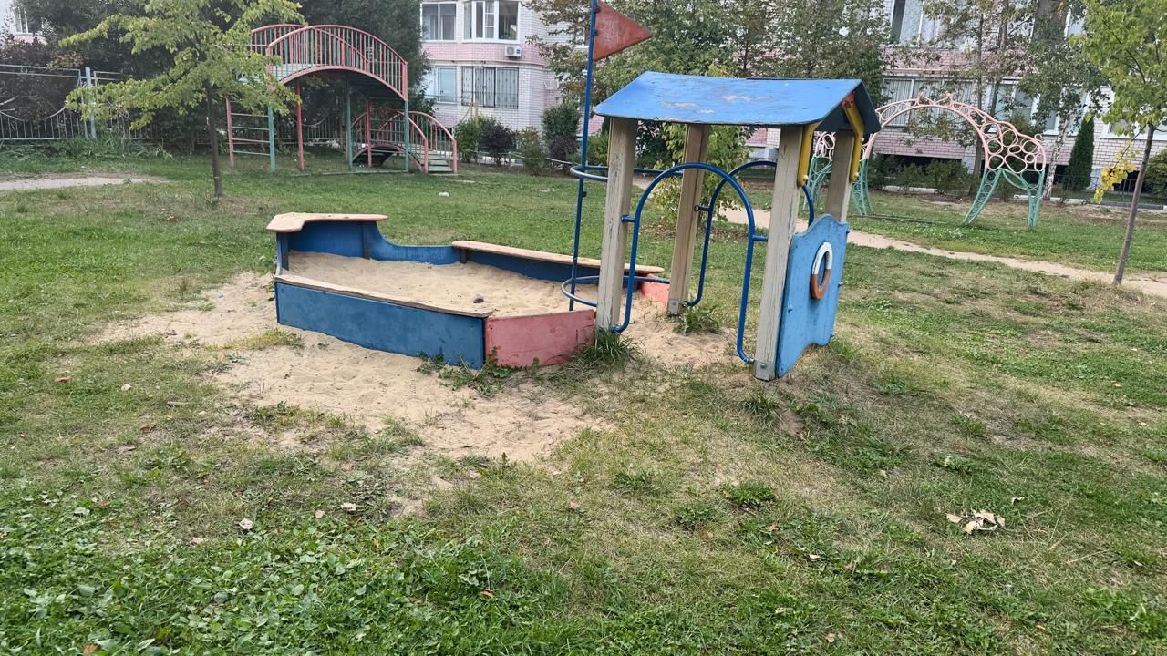 Встреча кандидата по 2 избирательному округу от КПРФ Антонова Алексея с жителями города Королёва в микрорайоне Болшево по улице Маяковкого у дома 6