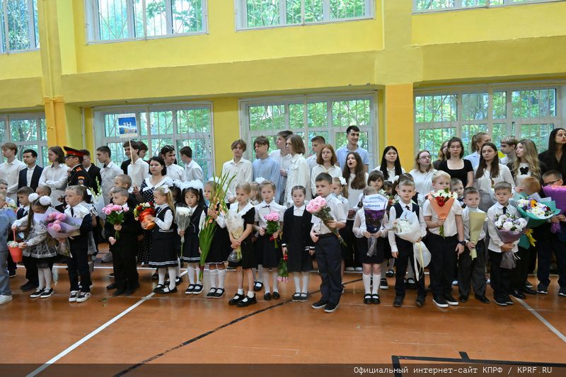 Г.А. Зюганов выступил на школьной линейке