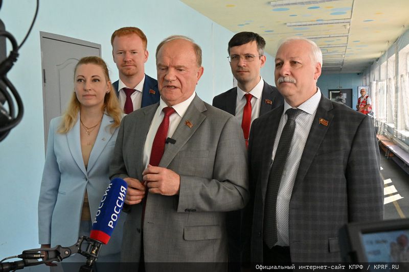 Г.А. Зюганов выступил на школьной линейке