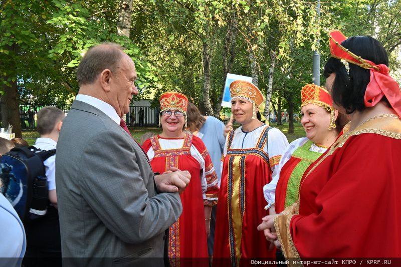 Г.А. Зюганов выступил на школьной линейке