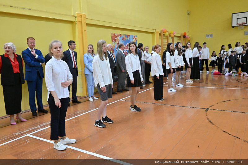 Г.А. Зюганов выступил на школьной линейке