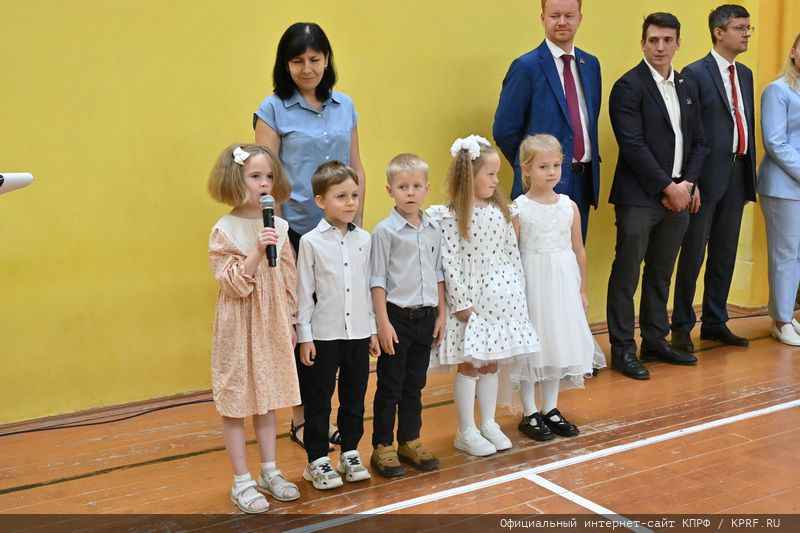 Г.А. Зюганов выступил на школьной линейке
