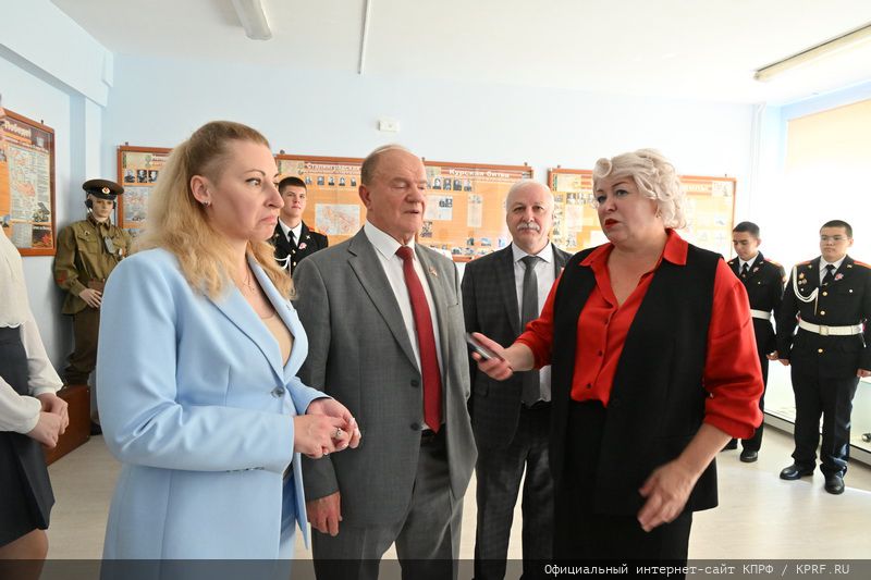 Г.А. Зюганов выступил на школьной линейке