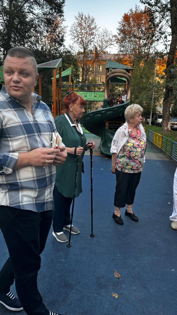 Встреча кандидата по 2 избирательному округу от КПРФ Антонова Алексея с жителями города Королёва в Завокзальном районе на улице Трудовая