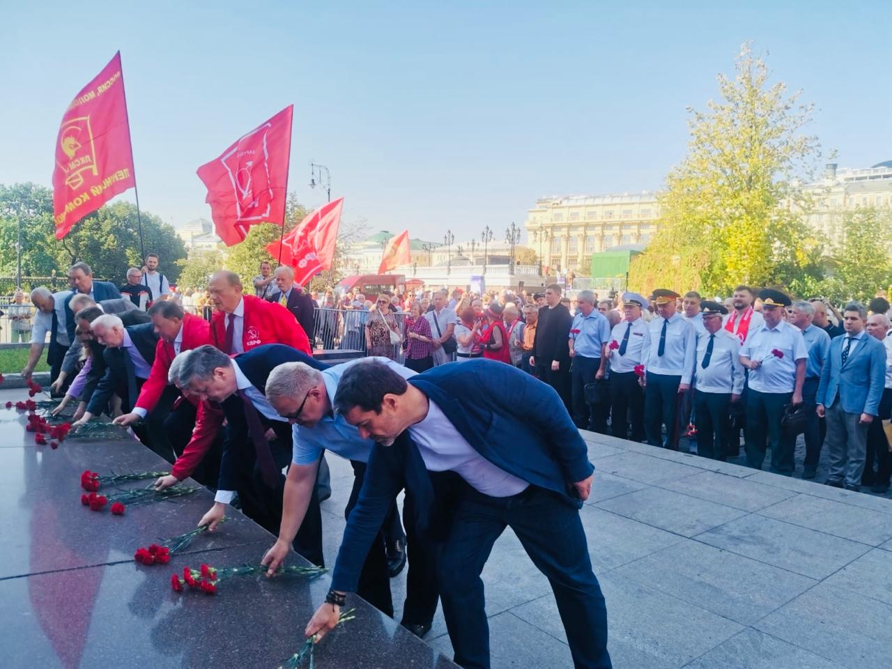 Руководитель фракции КПРФ в Мособлдуме Александр Наумов: Победили фашизм в 1945 – победим и сейчас!