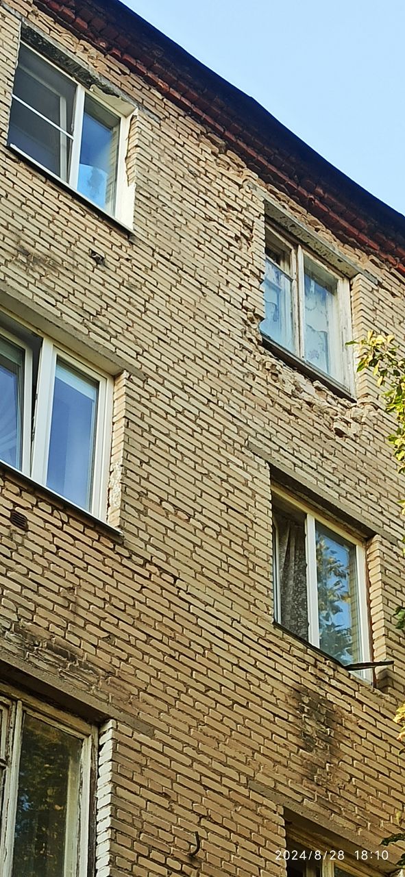 Разваливается по кирпичику?