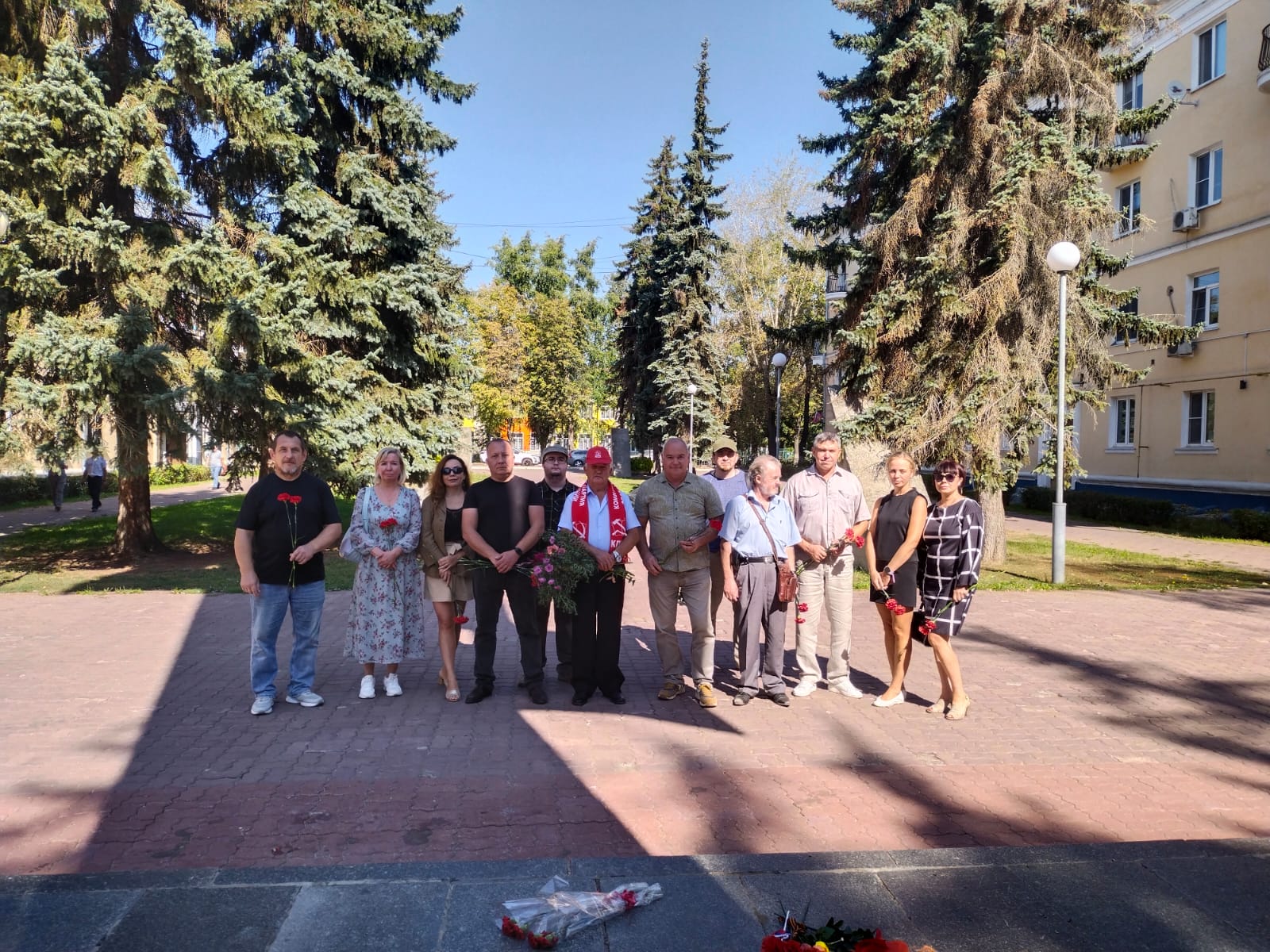 Воскресенские коммунисты провели торжественный митинг