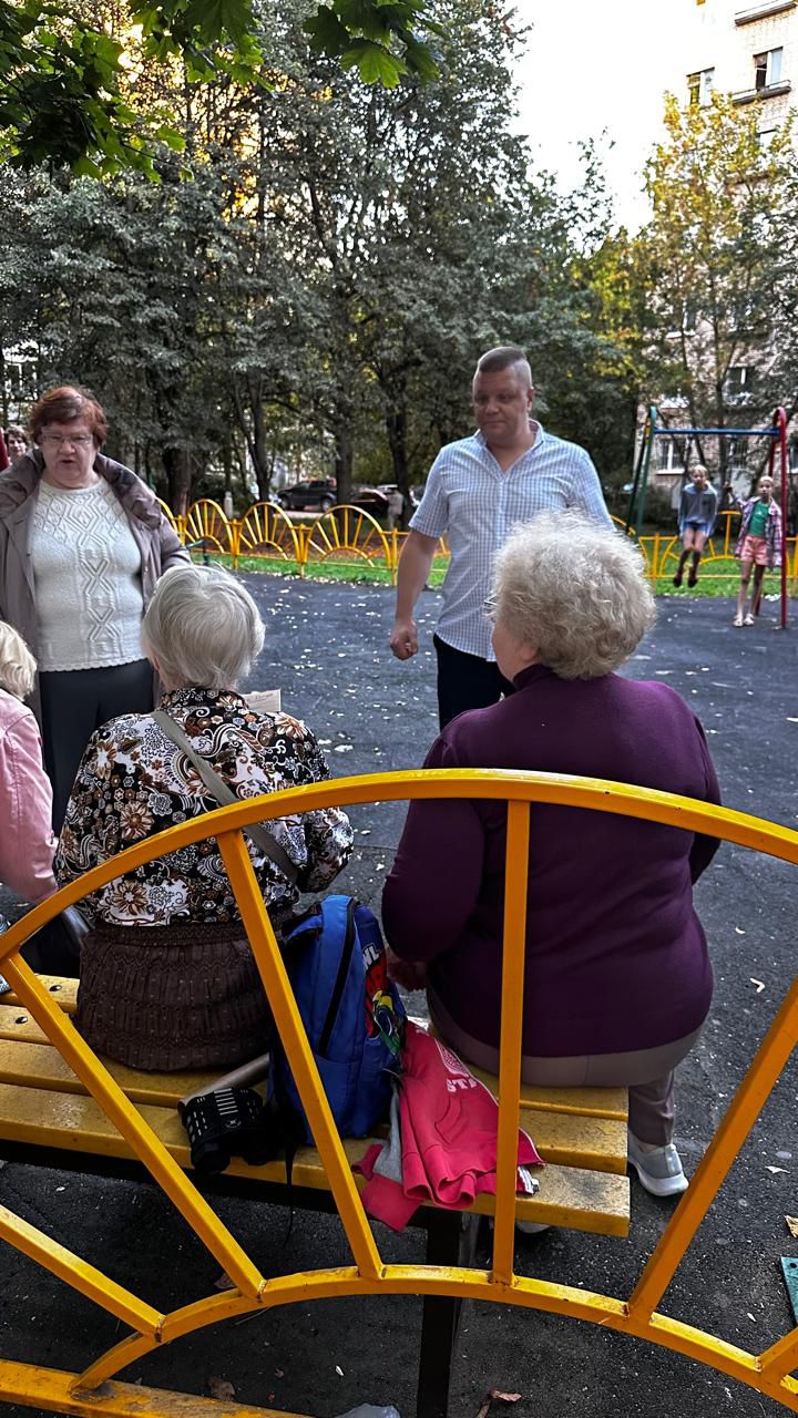 Завершающая встреча перед выборами, кандидата по 2 избирательному округу от КПРФ Антонова Алексея с жителями города Королёва в микрорайоне Болшево по улице Комитетский лес