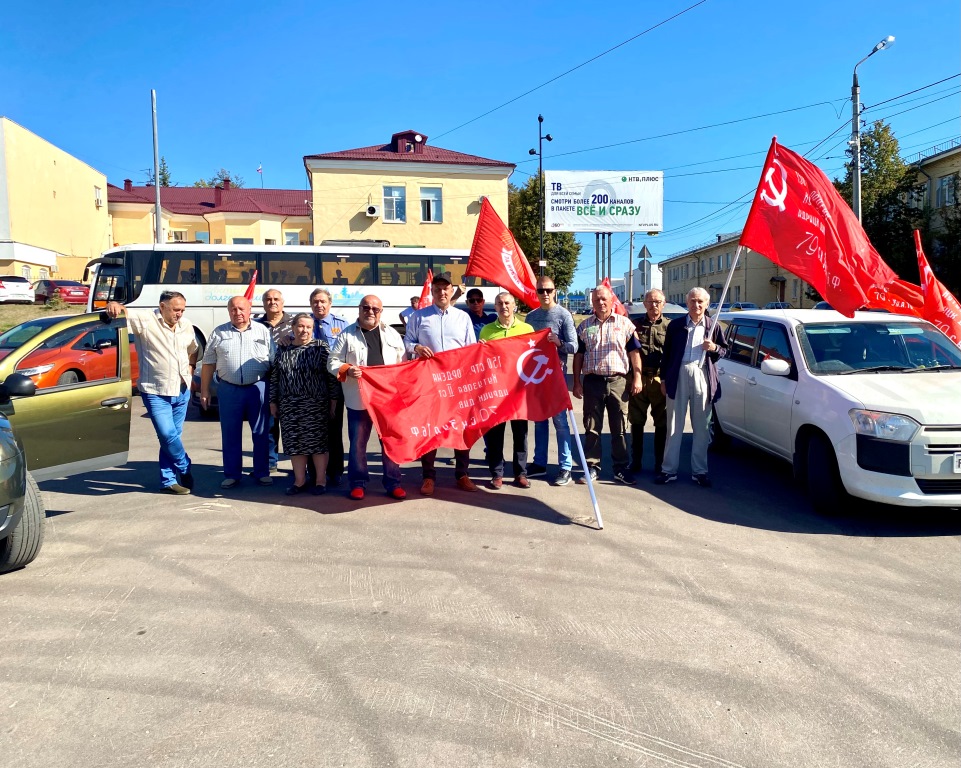 В Луховицах прошел красный автопробег «За честные выборы»