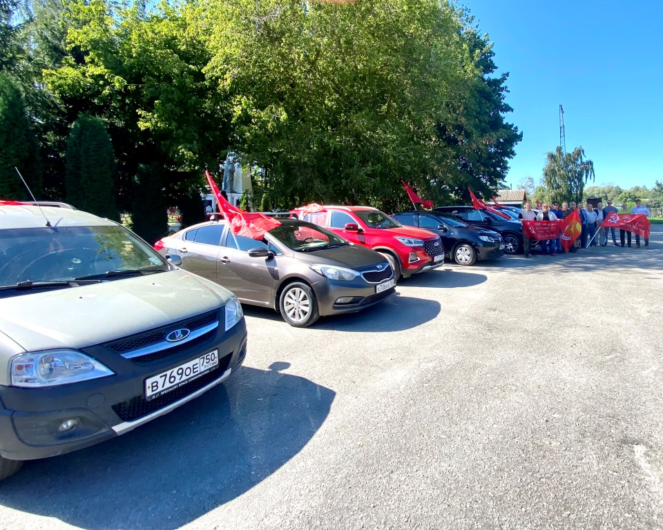 В Луховицах прошел красный автопробег «За честные выборы»