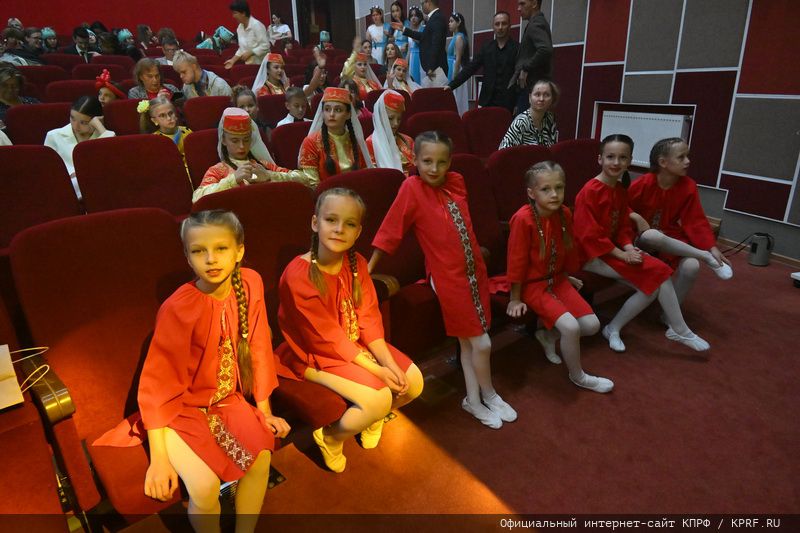 Родина, Семья и Братство народов!
