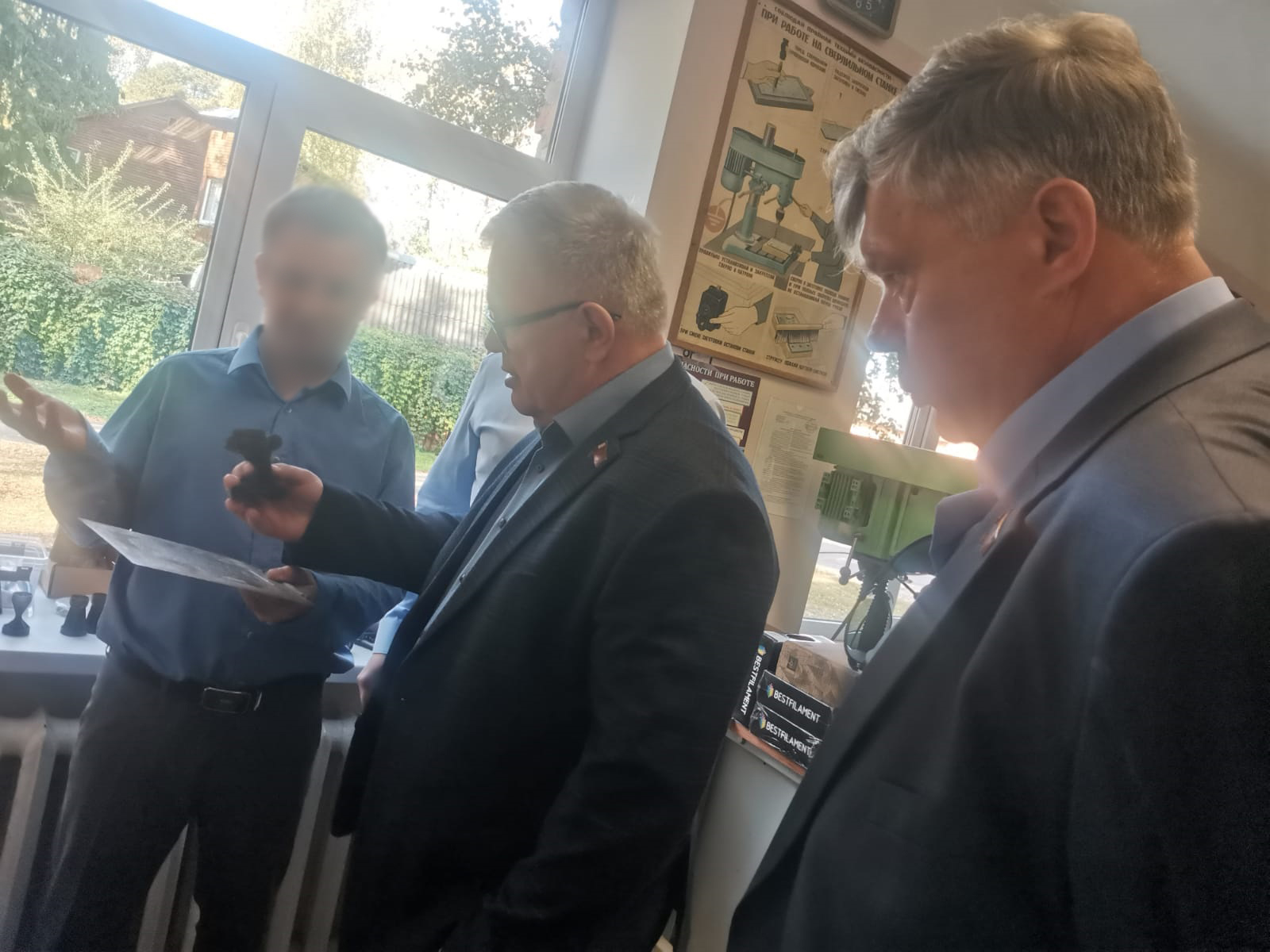 Руководитель фракции КПРФ Александр Наумов: Депутаты-коммунисты плечом к плечу помогают ковать нашу общую Победу!