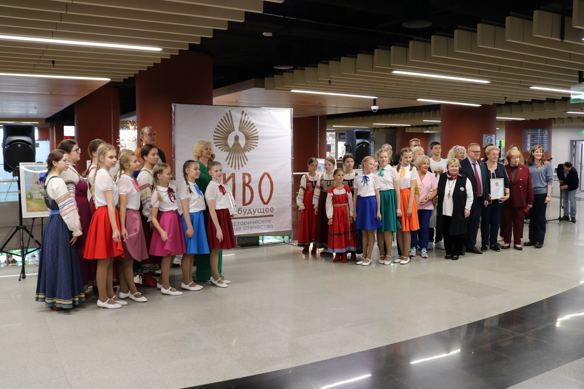 Депутаты-коммунисты Мособлдумы открыли выставку работ регионального конкурса «ДИВО»