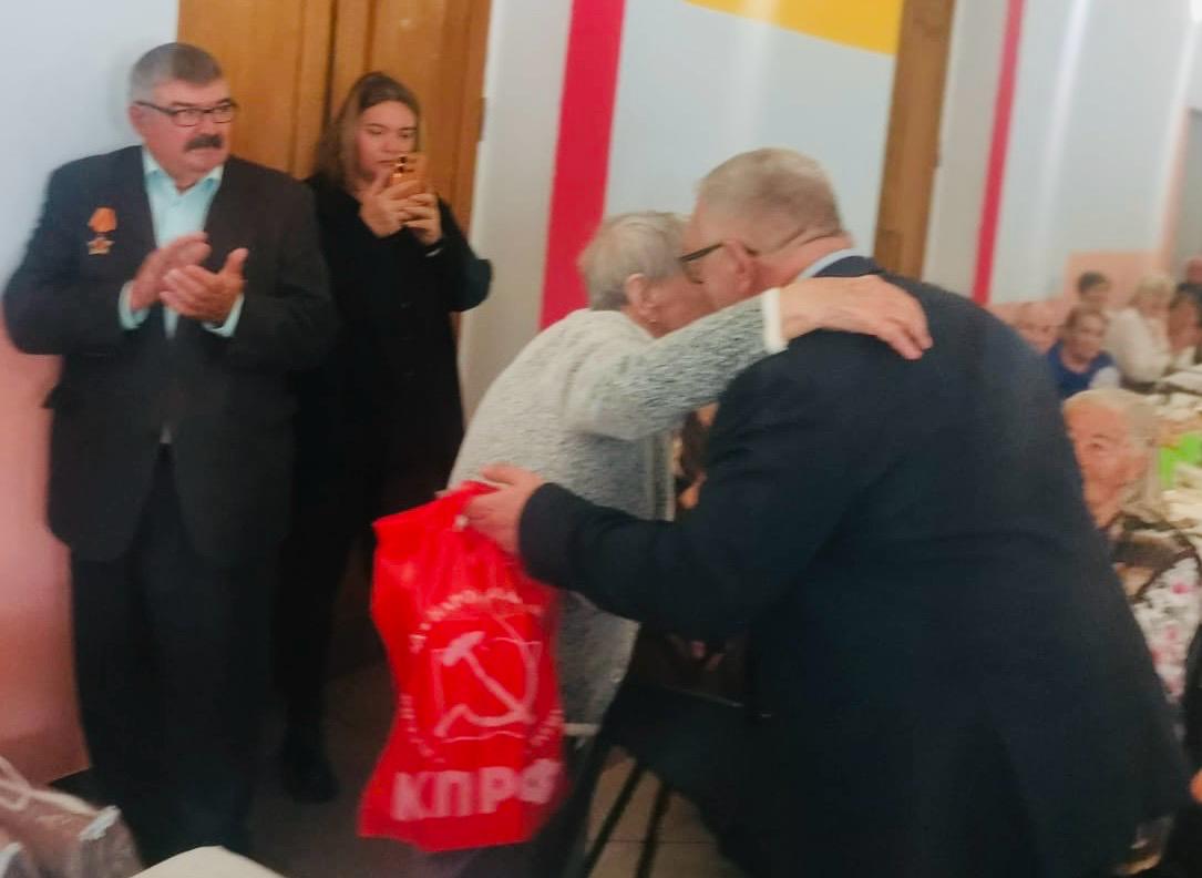 Руководитель фракции КПРФ Александр Наумов: Подрастающее поколение должно учиться у ветеранов патриотизму и любви к Родине!