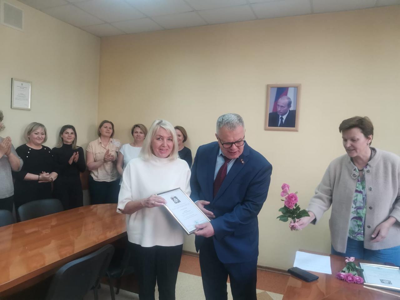 Руководитель фракции КПРФ в Мособлдуме Александр Наумов: «Социальные работники: есть такая профессия - людям помогать!»