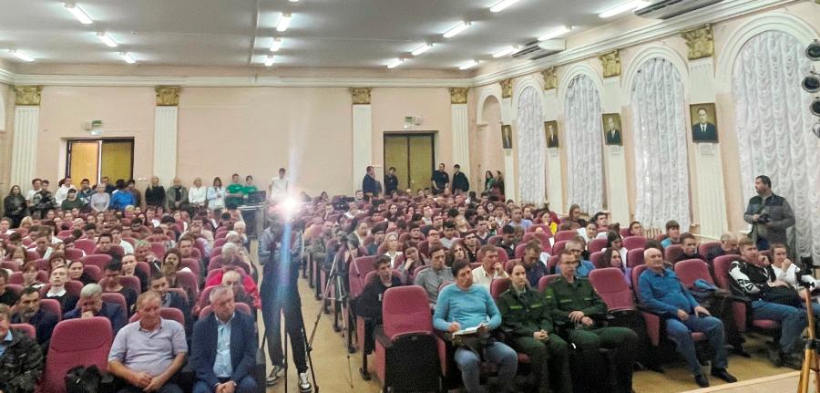 Г.А. Зюганов выступил на круглом столе