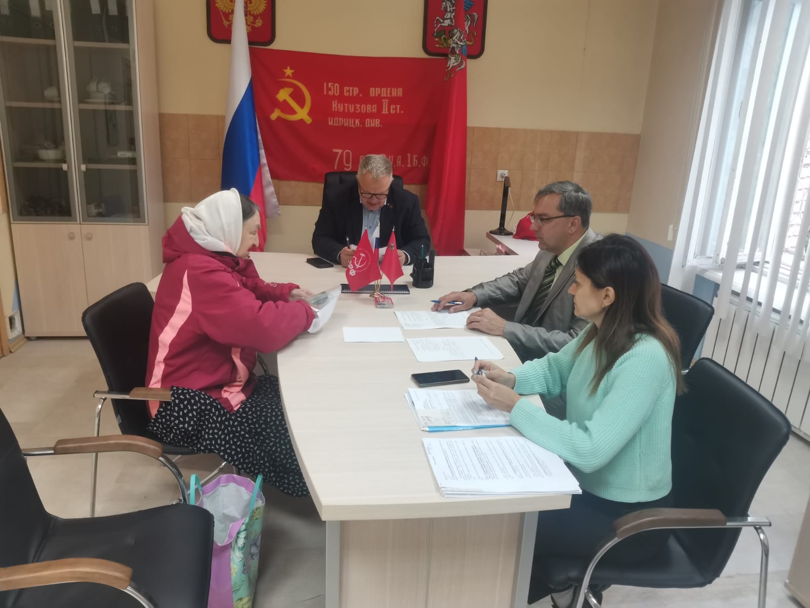 Руководитель фракции КПРФ в Мособлдуме Александр Наумов провел прием граждан в Ступино