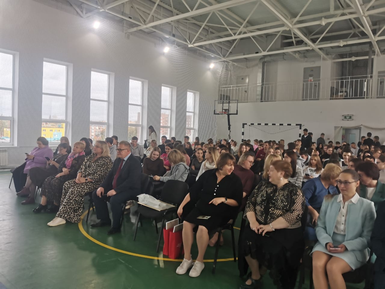 Руководитель фракции КПРФ в Мособлдуме Александр Наумов принял участие в праздничном мероприятии в Ступино