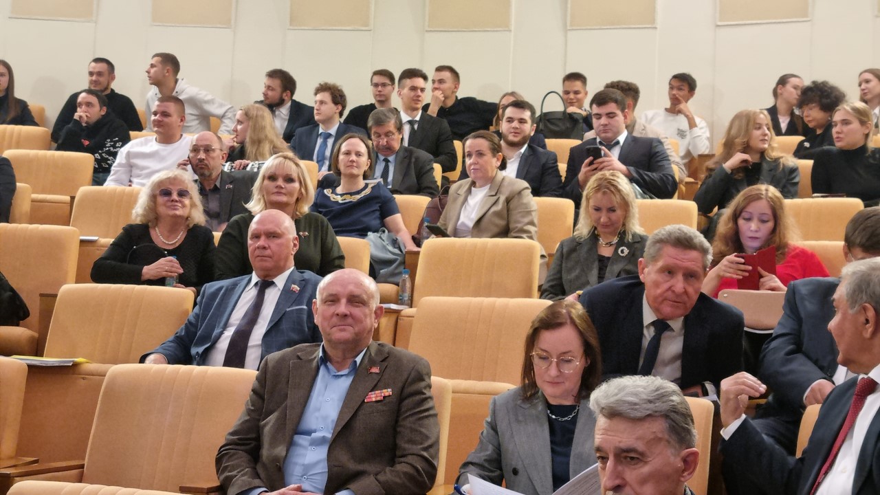 Николай Васильев принял участие в парламентских слушаниях