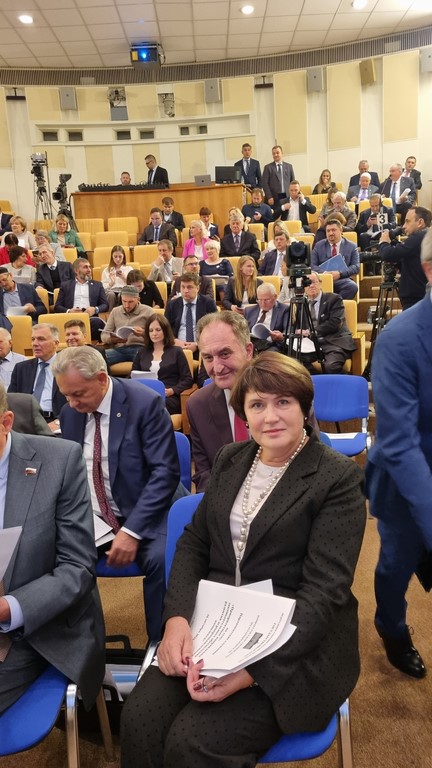 Николай Васильев принял участие в парламентских слушаниях