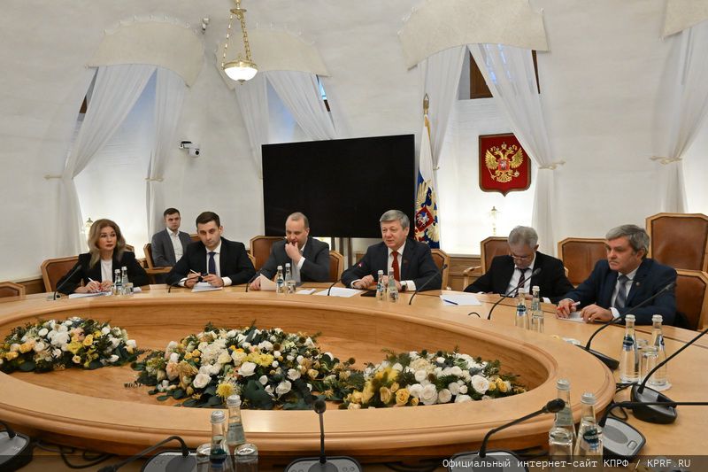 Г.А. Зюганову вручена высшая награда Лаосской Народно-Демократической Республики