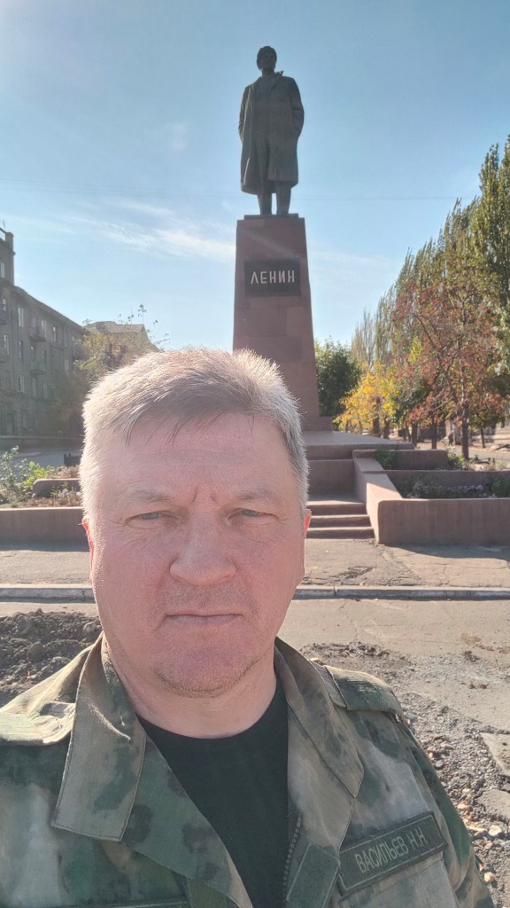 Коммунисты фронту