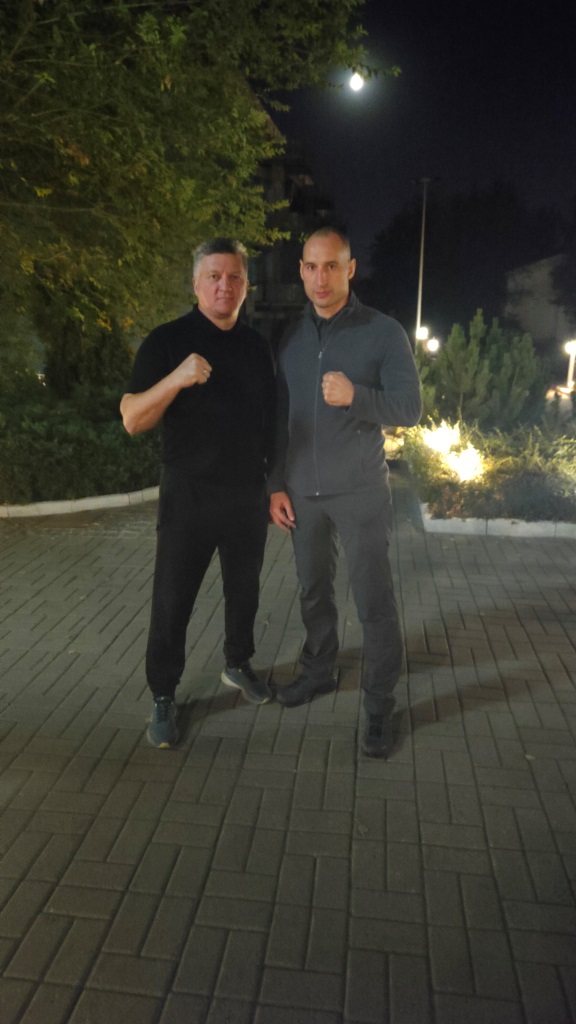 Коммунисты фронту