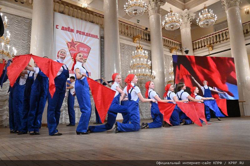 В Москве при поддержке КПРФ состоялся праздничный концерт ко Дню Комсомола и в честь защитников героического Донбасса
