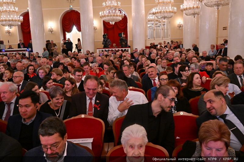 В Москве при поддержке КПРФ состоялся праздничный концерт ко Дню Комсомола и в честь защитников героического Донбасса