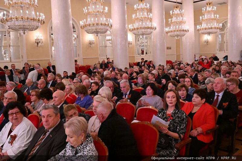 В Москве при поддержке КПРФ состоялся праздничный концерт ко Дню Комсомола и в честь защитников героического Донбасса