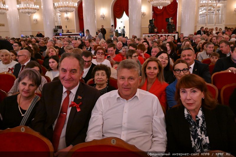 В Москве при поддержке КПРФ состоялся праздничный концерт ко Дню Комсомола и в честь защитников героического Донбасса