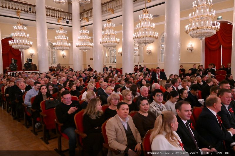 В Москве при поддержке КПРФ состоялся праздничный концерт ко Дню Комсомола и в честь защитников героического Донбасса