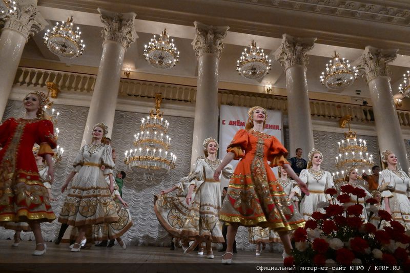 В Москве при поддержке КПРФ состоялся праздничный концерт ко Дню Комсомола и в честь защитников героического Донбасса