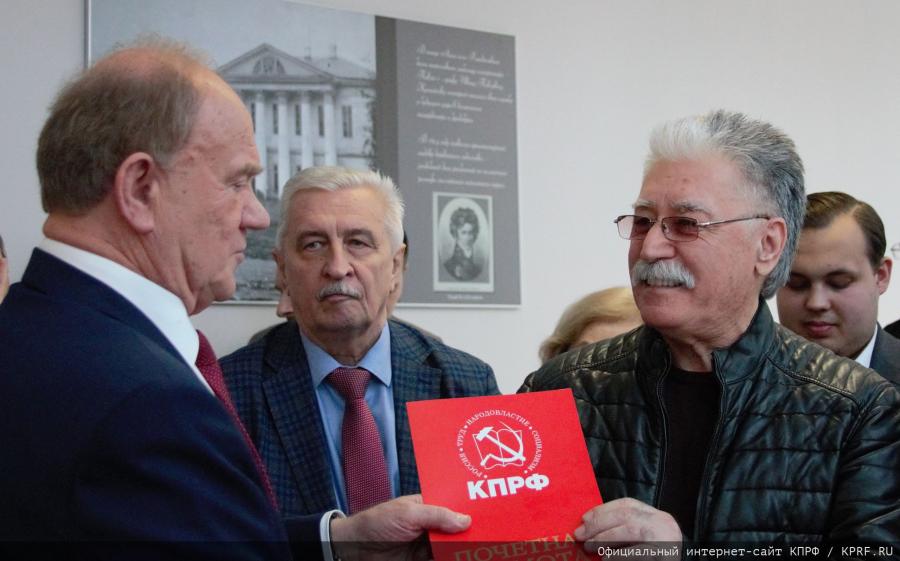 Лидер КПРФ Г.А. Зюганов открыл выставку картин художника Н. Ламидова «Донбасс, мы с тобой»
