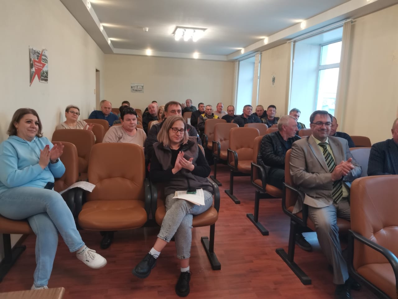 Руководитель фракции КПРФ Александр Наумов поздравил работников автопассажирского транспорта в Ступино и Кашире