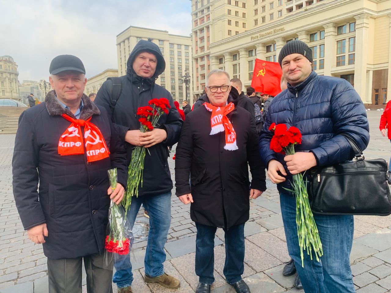 Рожденный в горниле Великого Октября!