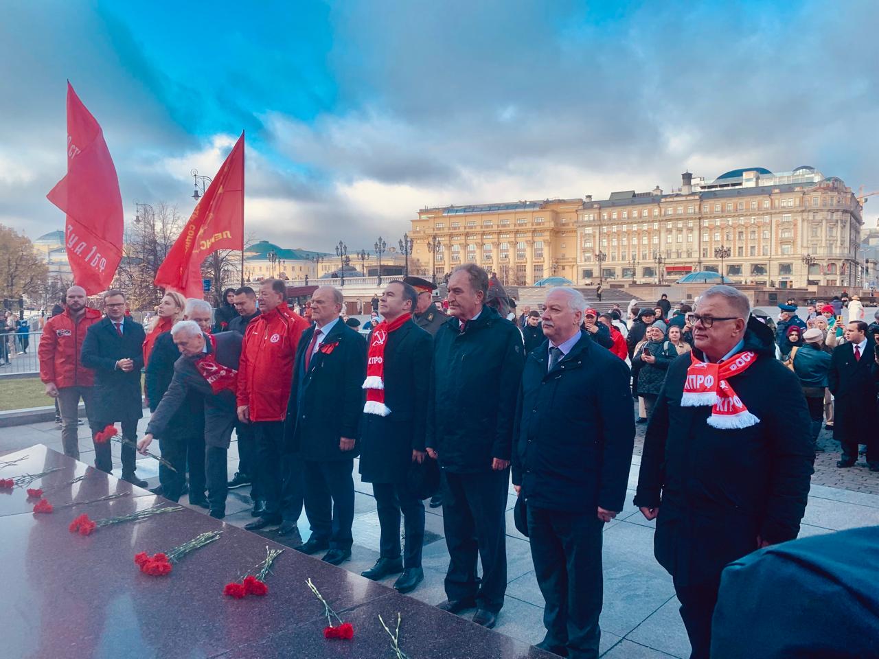 Рожденный в горниле Великого Октября!