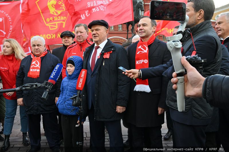 Рожденный в горниле Великого Октября!