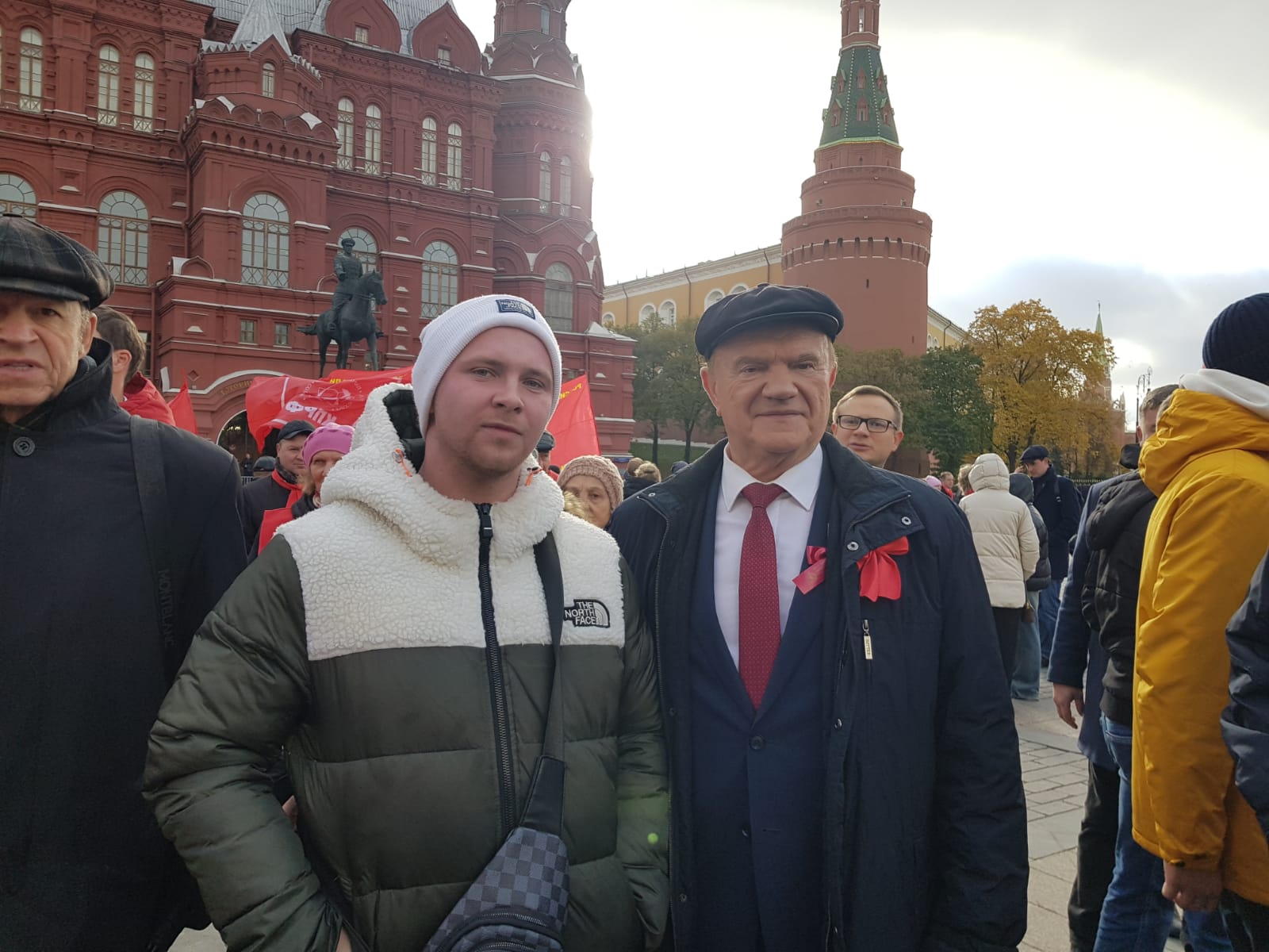 Королёвские коммунисты на возложении в 106-ю годовщину Комсомола
