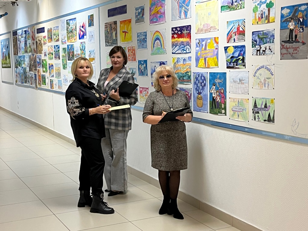 В Монино прошел ежегодный конкурс рисунка «Мама, папа, я – авиасемья»