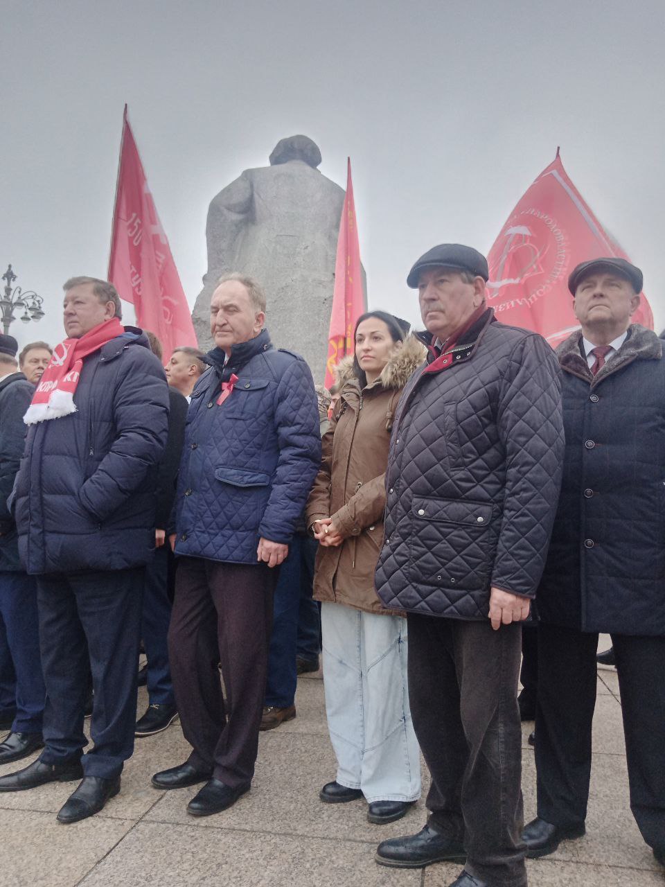 За дело Октября!
