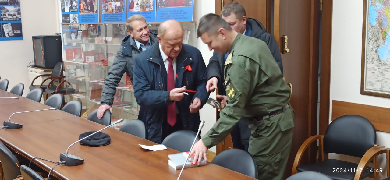 За дело Октября!