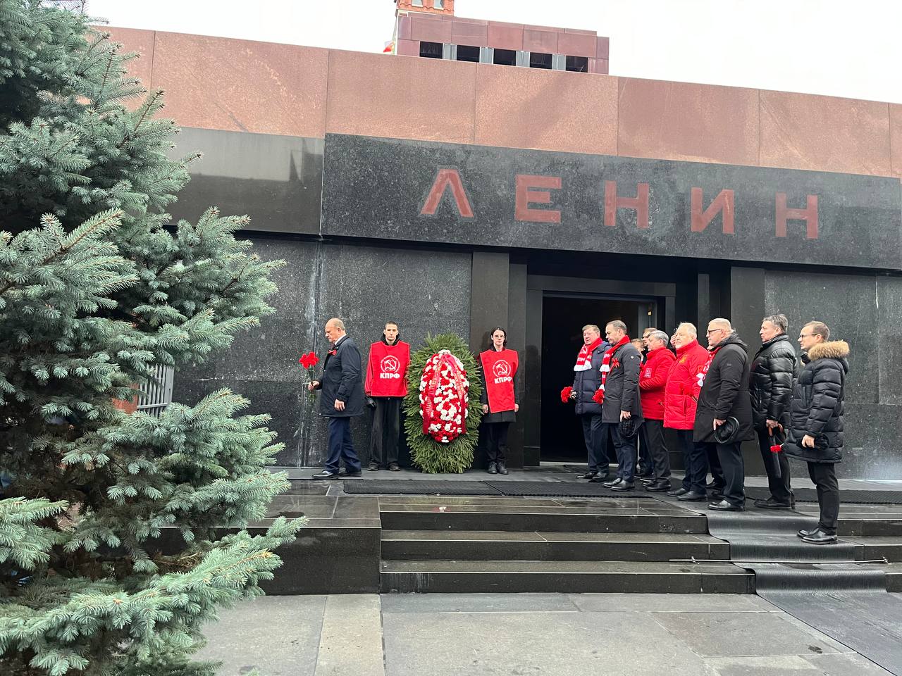 КПРФ провела в Москве митинг, посвященный 107-й годовщине Великого Октября