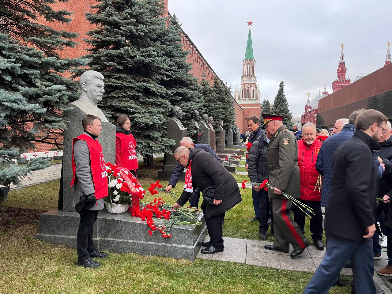 КПРФ провела в Москве митинг, посвященный 107-й годовщине Великого Октября