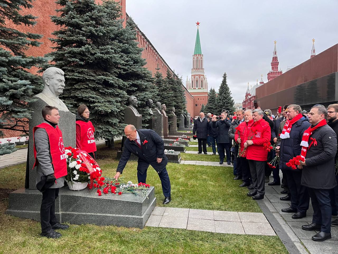 КПРФ провела в Москве митинг, посвященный 107-й годовщине Великого Октября