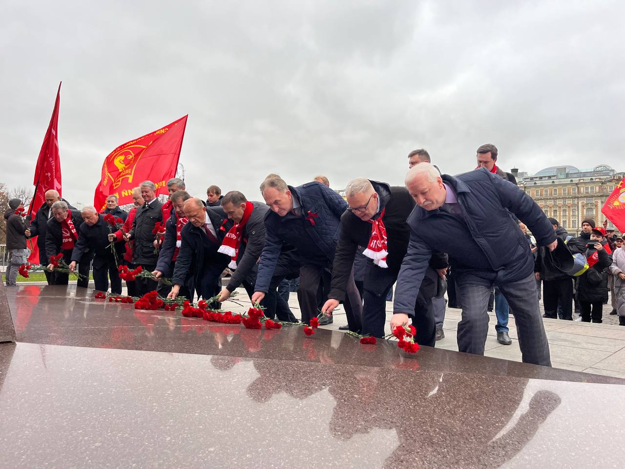 КПРФ провела в Москве митинг, посвященный 107-й годовщине Великого Октября